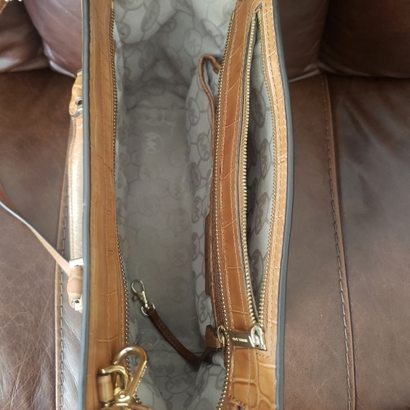 MICHAEL Kors Colette Walnut Medium Messenger Satchel Bag - Picture 6 of 16